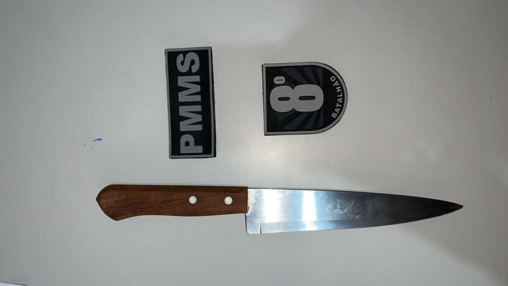 Idoso tenta esfaquear funcionários em farmácia de campo grande