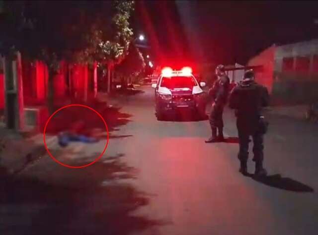 Homem é morto a facadas por Vizinho em água clara