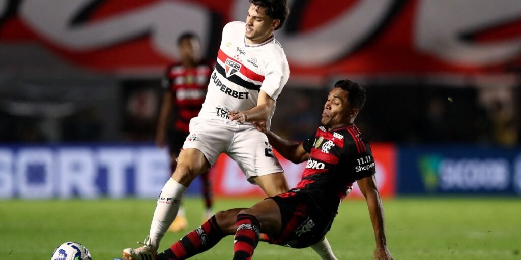 São Paulo e Flamengo empatam em jogo crucial pelo brasileirão
