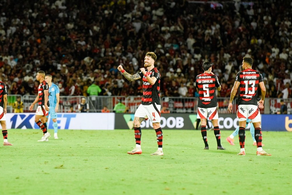 Flamengo supera Santos em jogo dramático no Maracanã