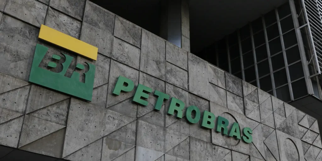 Petrobras anuncia distribuição de dividendos em duas parcelas para 2026