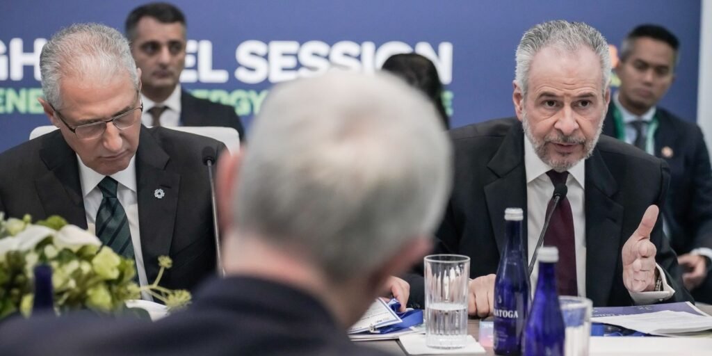 **opções de título:** * **cop30 e cop29: alvo é US$ 1,3 tri para ações climáticas** (45 caracteres) * **clima: Brasil e Azerbaijão miram US$ 1,3 tri em investimentos** (52 caracteres) * **cop: bilhões à vista para acelerar metas climáticas globais** (49 caracteres) * **financiamento climático: cop busca US$ 1,3 tri anuais até 2035** (56 caracteres)