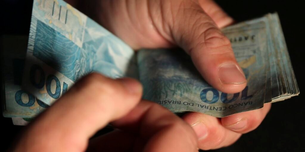 Saques na Poupança superam depósitos em r$ 9,7 bilhões em outubro