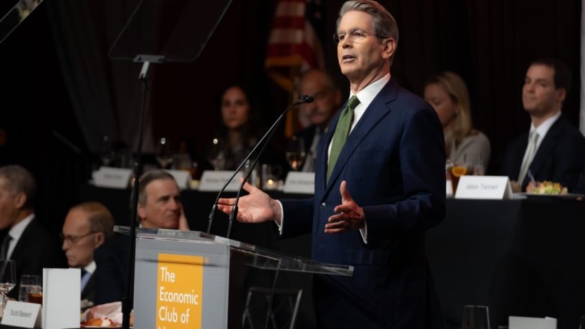 Secretário do Tesouro dos EUA aposta em cortes de impostos para compensar tarifas