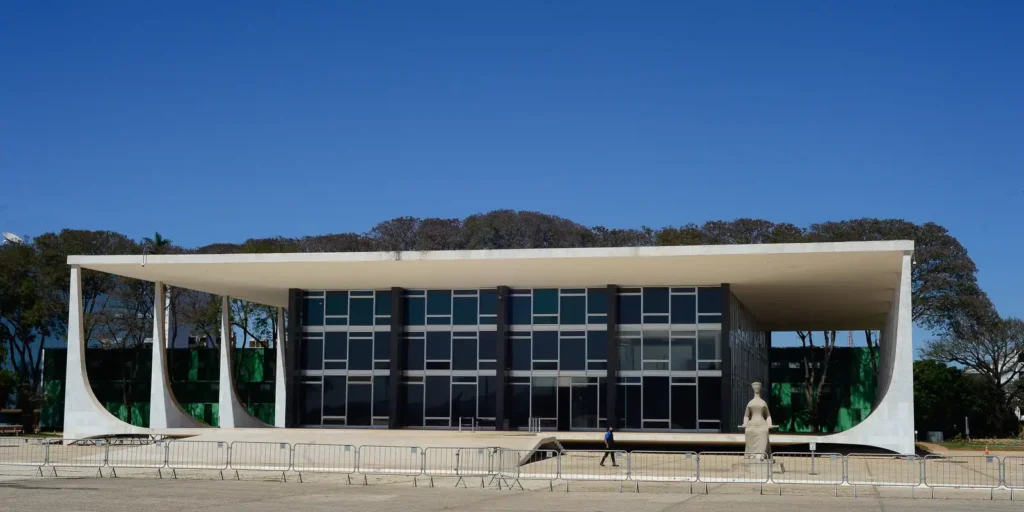 STF cobra Congresso por imposto sobre riqueza (40 caracteres)