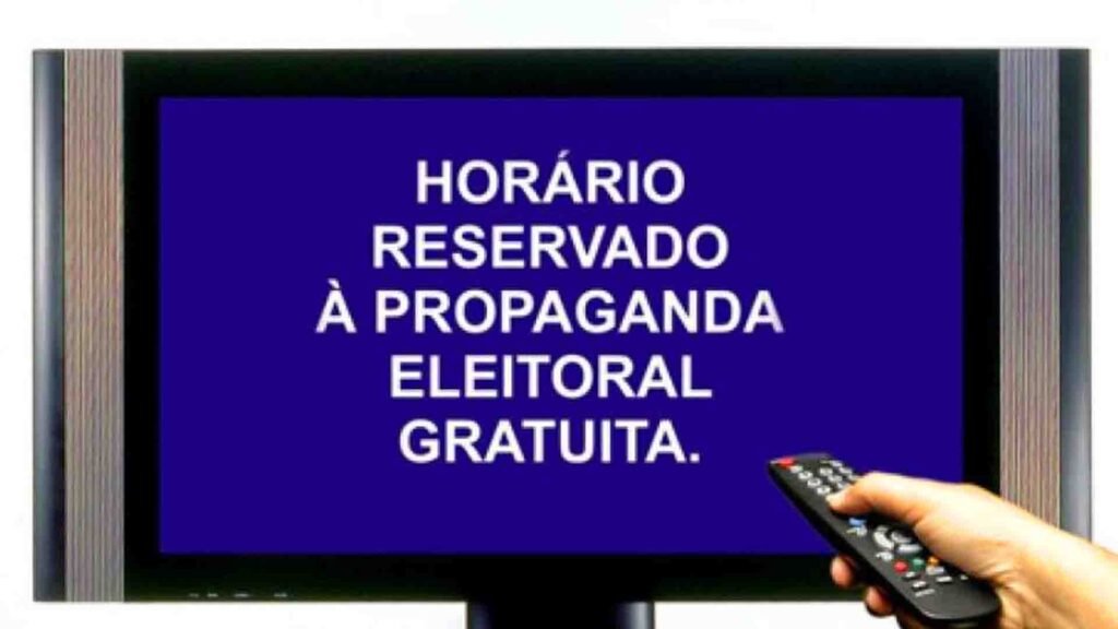 TV com aviso de Horário Reservado à Propaganda Eleitoral Gratuita.