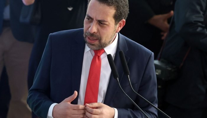 "Cabeça do crime organizado não está no barraco da favela", diz Boulos