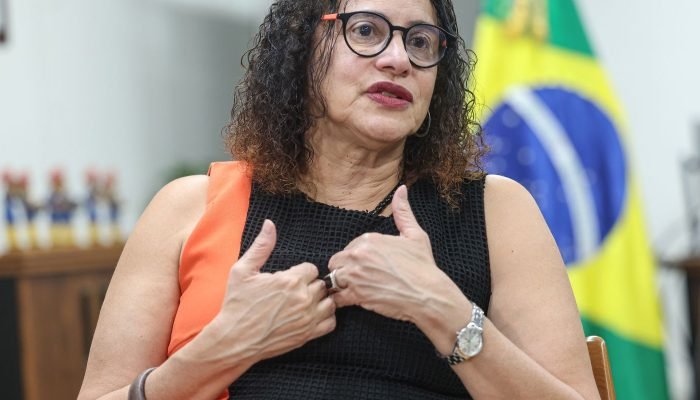 Ministra destaca vacina nacional contra covid-19 como ferramenta anti-negacionismo