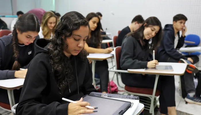 Conheça as regras para a prova de redação do Enem 2025 no domingo