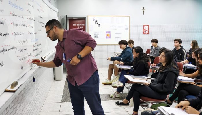Brasil tem menos professores efetivos que a OCDE, aponta pesquisa
