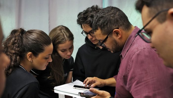 Relação Professor-Aluno Fortalece Propósito de Vida, Aponta Pesquisa