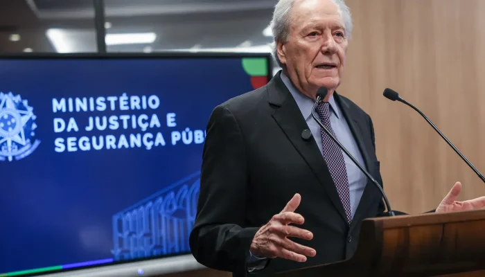 Operações recentes da PF são prenúncio da PEC da Segurança, diz Lewandowski