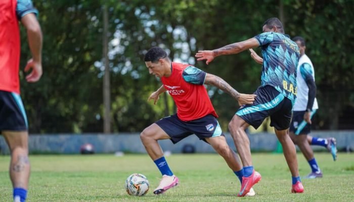 Time vai se preparando para estreia na temporada — Foto: Time vai se preparando