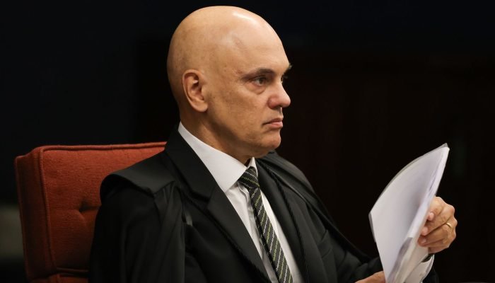 Ministro Moraes afasta advogados de réus da trama golpista