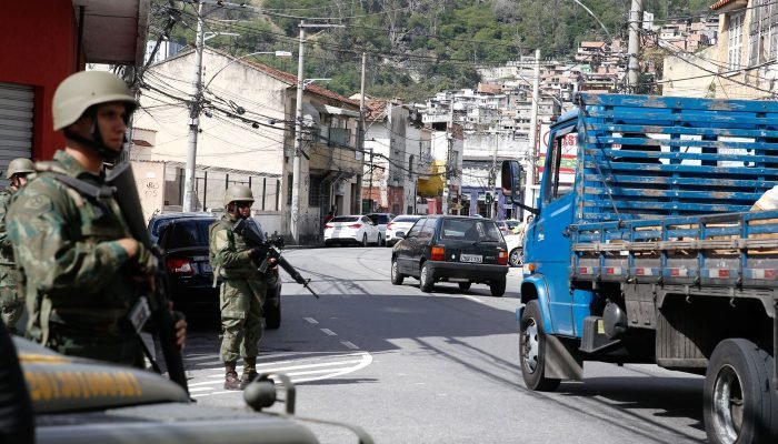 Rio apresentará plano para recuperar territórios ocupados pelo crime