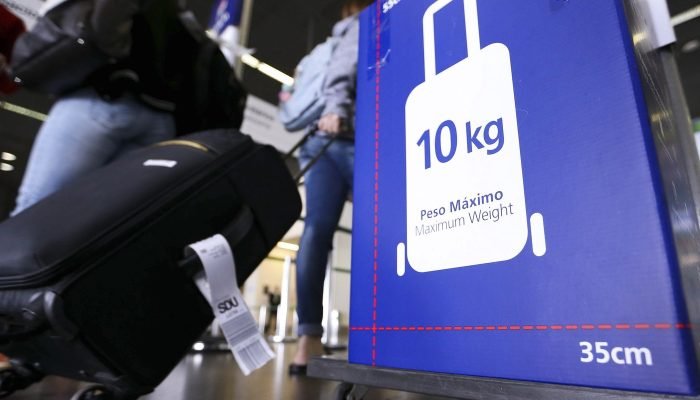 Câmara quer barrar cobrança extra por bagagem de mão em voos