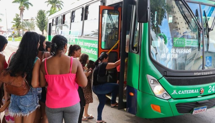 Setor de serviços registra novo recorde com crescimento em agosto, aponta IBGE
