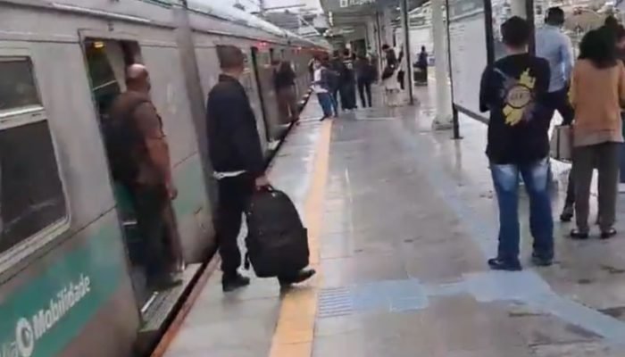 Foto: Caso aconteceu em trem parado na plataforma da Estação Sagrado Coração, em