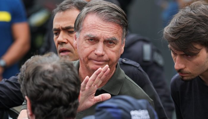 Ministro do STF mantém prisão domiciliar de Bolsonaro e nega pedido da defesa