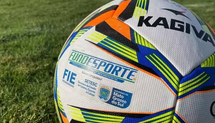 Bola oficial do Campeonato Sul-Mato-Grossense no Estádio Laertão (Foto: Divulgação)