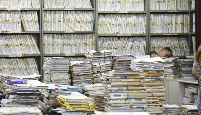 Estabilidade de servidores públicos divide opiniões entre leitores
