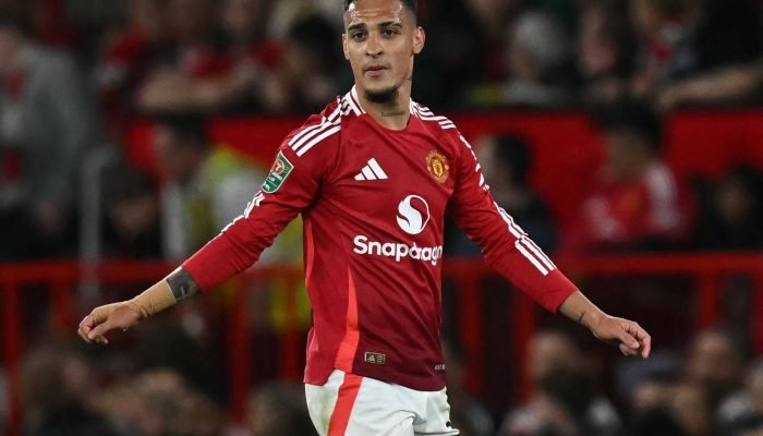 Antony declara ter sofrido "falta de respeito" no United