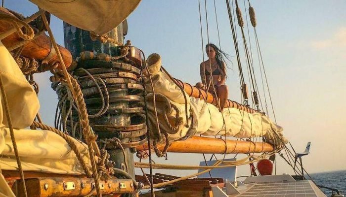 Cozinheira aceita emprego de réveillon e fica "presa" por seis meses no mar