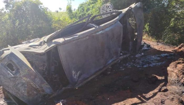 Motorista morre carbonizado após capotamento na BR-158