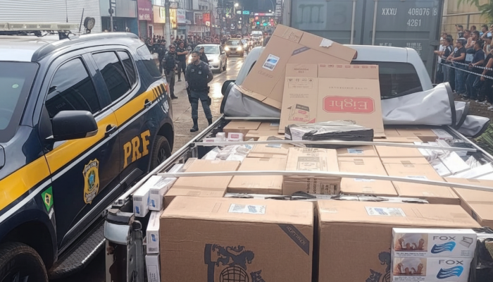 Mais de 10 mil maços de cigarros contrabandeados são apreendidos na BR-060