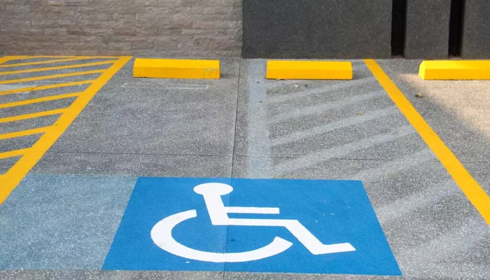 Vaga de estacionamento destinada para pessoa com deficiência (Foto: Arquivo/Juliano Almeida)