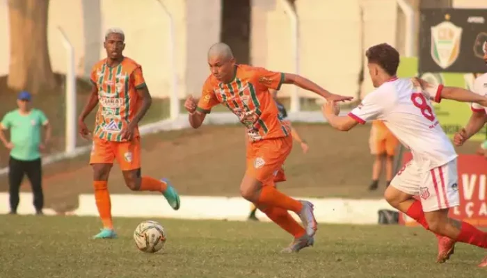 Partida disputada no primeiro turno entre Naviraiense e Comercial (Foto: Rodrigo Moreira/FFMS)