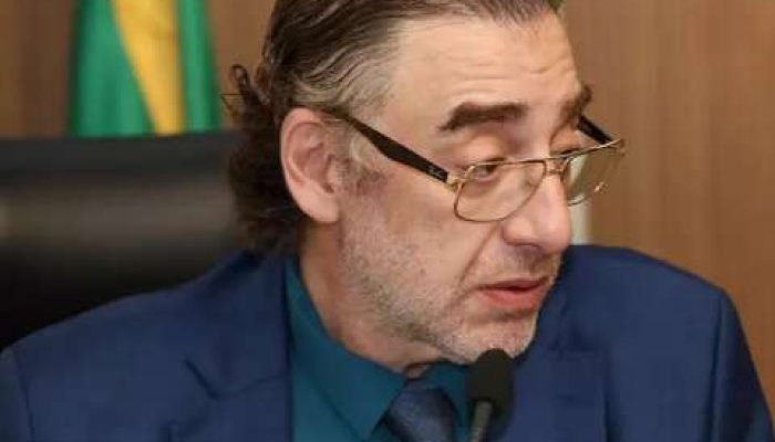 Foto: Neno Razuk durante sessão da CCJR esta manhã, na Assembleia Legislativa (F