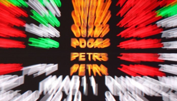 Ibovespa alcança novo recorde em meio a pressões externas e juros altos