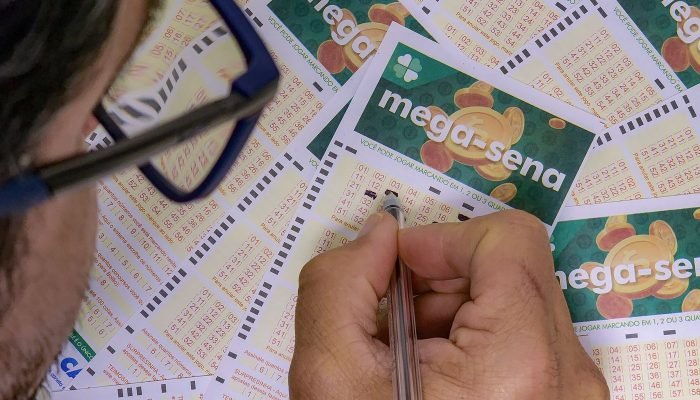 Mega-Sena acumula e prêmio principal vai para R$ 7 milhões