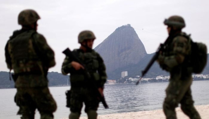 Soldados da Marinha na Praia do Flamengo, no Rio de Janeiro, durante a Olimpíada de 2016
19/07/2016
REUTERS/Ueslei Marcelino