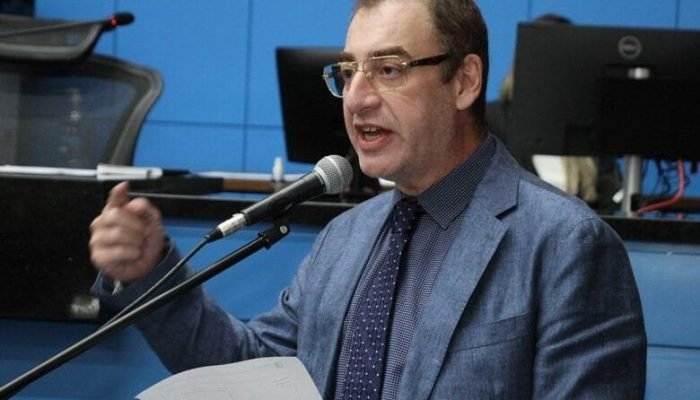 Deputado Neno Razuk durante sessão de hoje na Assembleia - Crédito: Wagner Guimarães/ALEMS