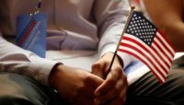 2025-04-09T233814Z_1_LYNXNPEL381DF_RTROPTP_4_EUA-TRUMP-MIGRACAO-REDES