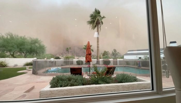 2025-08-26t051812z-884738090-rc2tegayp0g9-rtrmadp-3-usa-weather-arizona-duststorm.jpg