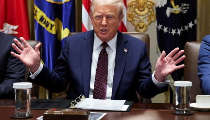 2025-08-26t182537z-68056004-rc25fgay84tv-rtrmadp-3-usa-trump-cook-bonds.jpg