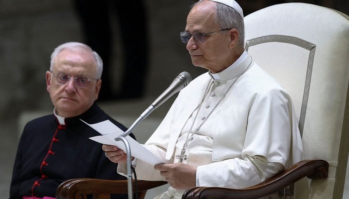 Papa Leão faz 1ª reunião com sobreviventes de abuso sexual na Igreja