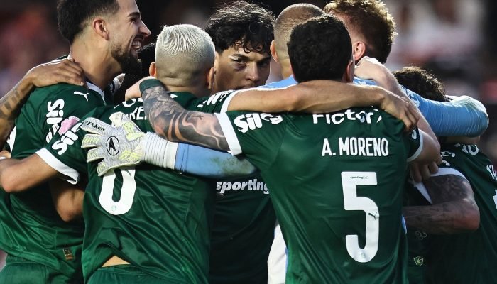 Palmeiras assume liderança do Brasileirão após virada e revés do Flamengo