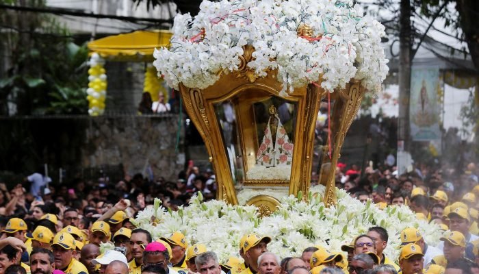 Procissão do Recírio reúne milhares de fiéis em Belém
