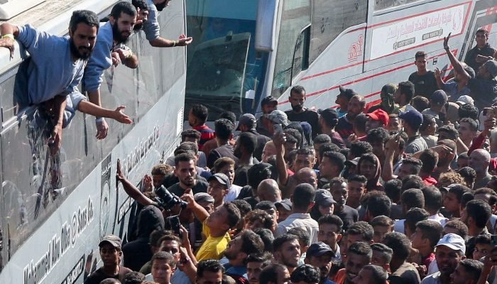 Israel inicia liberação de palestinos presos conforme acordo de cessar-fogo