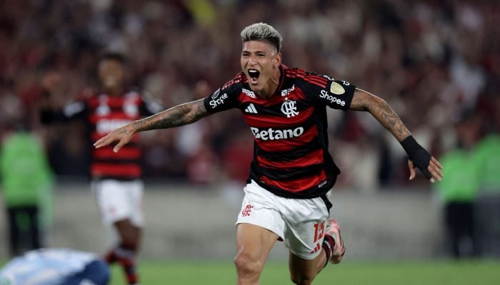 Carrascal decide e Flamengo fica em vantagem na semi da Libertadores