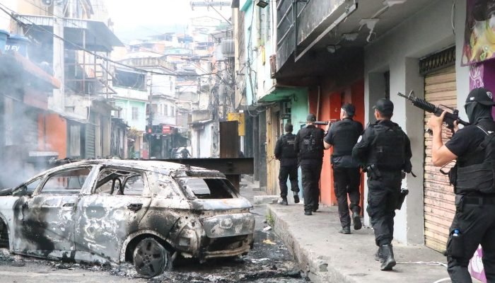 Rio de Janeiro entra em estágio 2 de atenção com vias interditadas