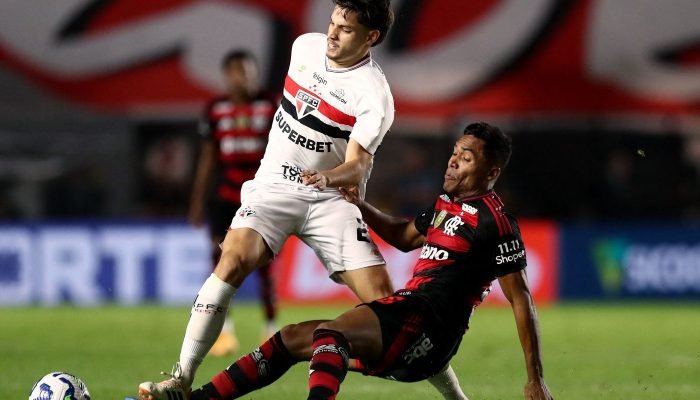 São Paulo e Flamengo empatam em jogo crucial pelo brasileirão