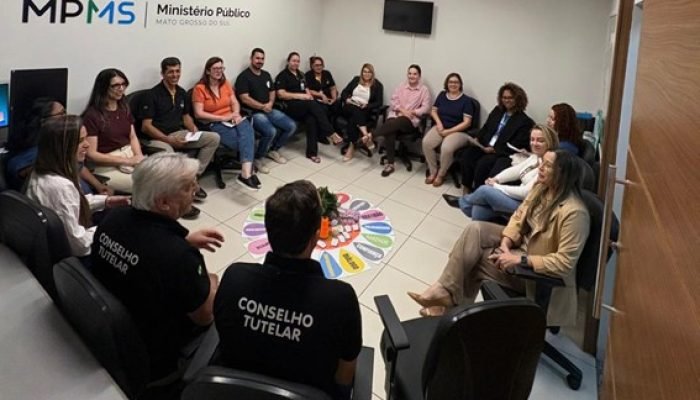 Reunião em círculo no Ministério Público de Mato Grosso do Sul.