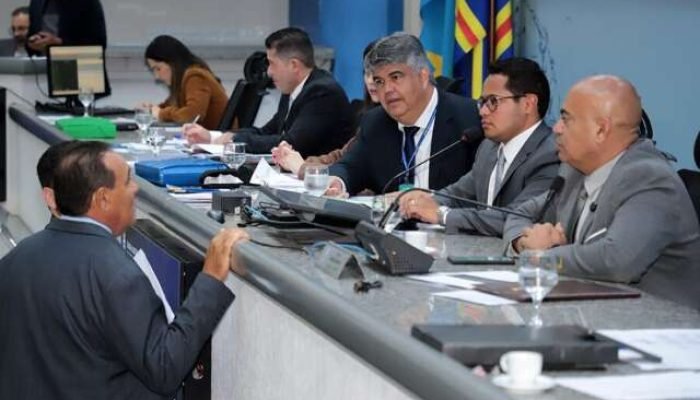 Desconfiança Política: Apenas 2% Acreditam em Representação Parlamentar