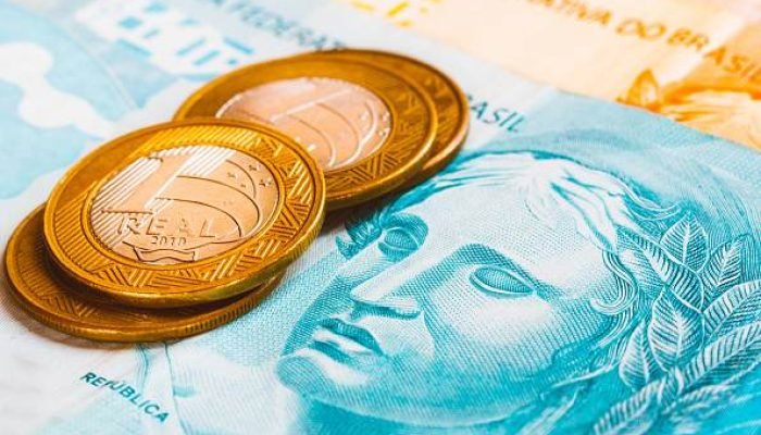 Imagem de moedas e cédulas de Real — Foto: Imagem de moedas e cédulas de Real •