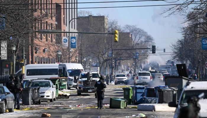Morte de enfermeiro em confronto com agentes da imigração em Minneapolis
